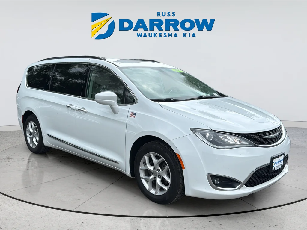Used 2017 White Chrysler Touring L image 7