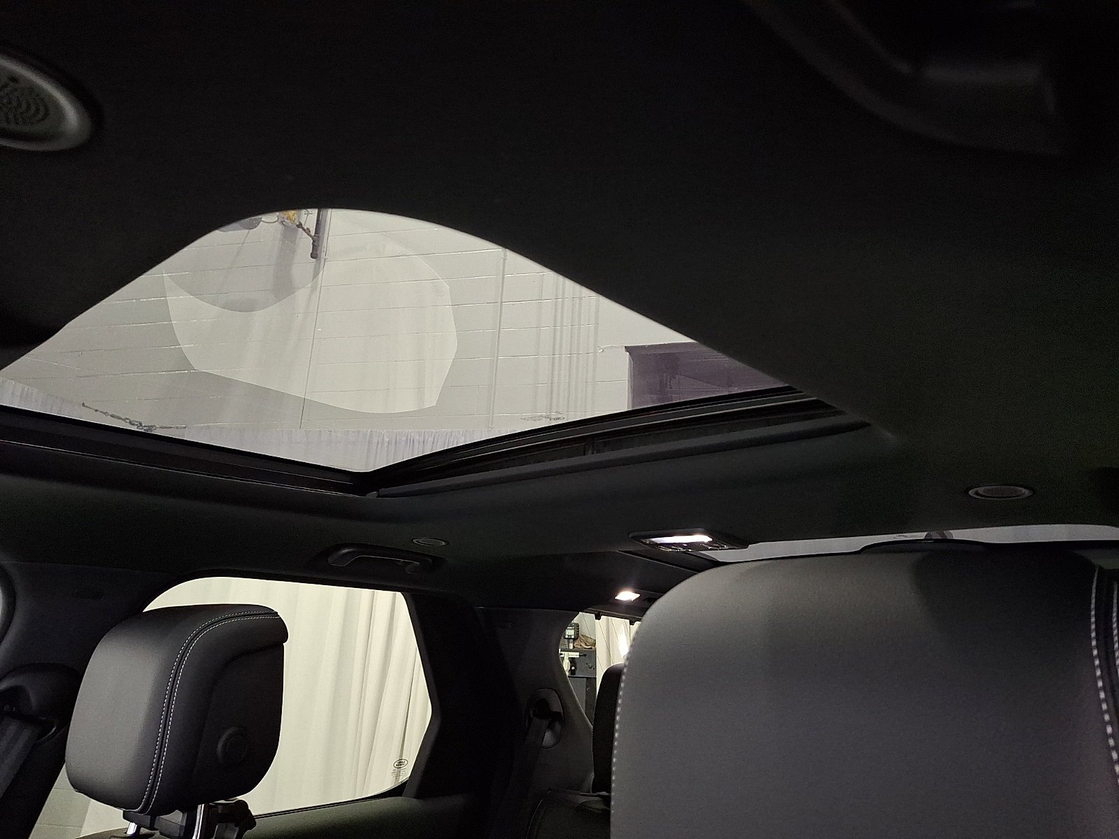 Certified Used 2025 Fuji White Land Rover  image 14