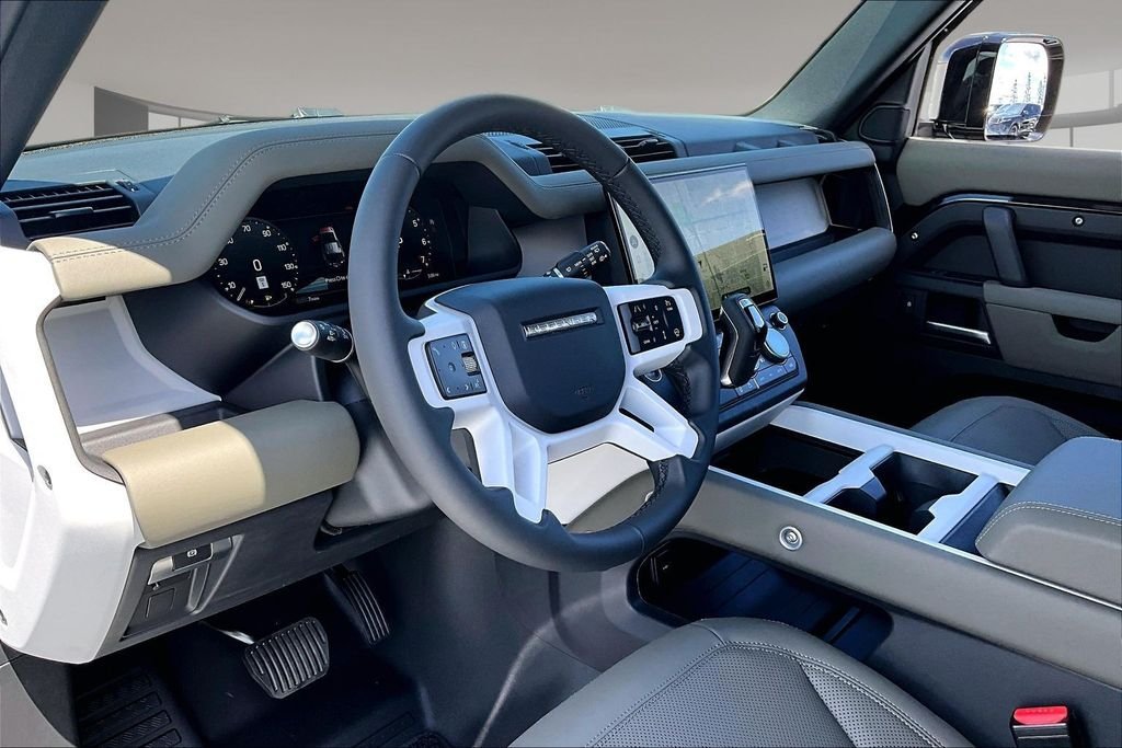 New 2026 SANTORINI BLACK Land Rover X-Dynamic SE image 7