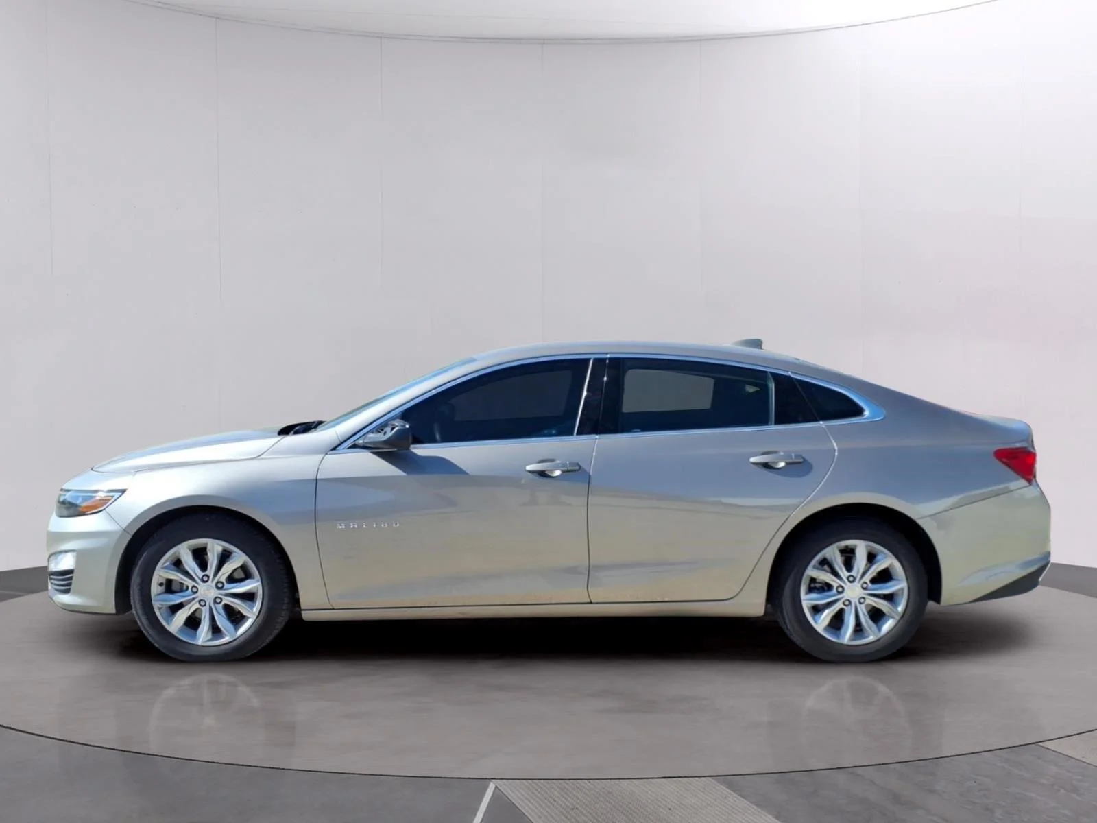 Used 2024 Mineral Gray Metallic Chevrolet 1LT image 2