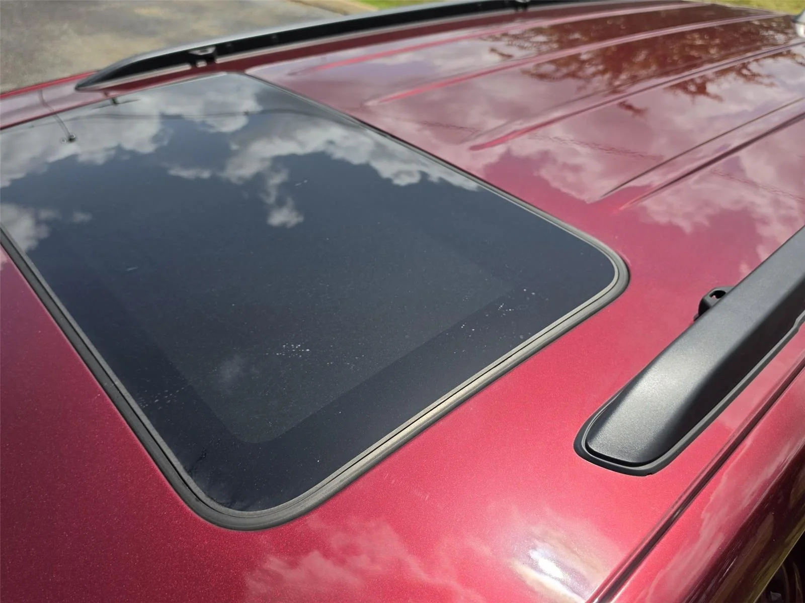 Used 2025 Velvet Red Pearlcoat Jeep Altitude X image 40