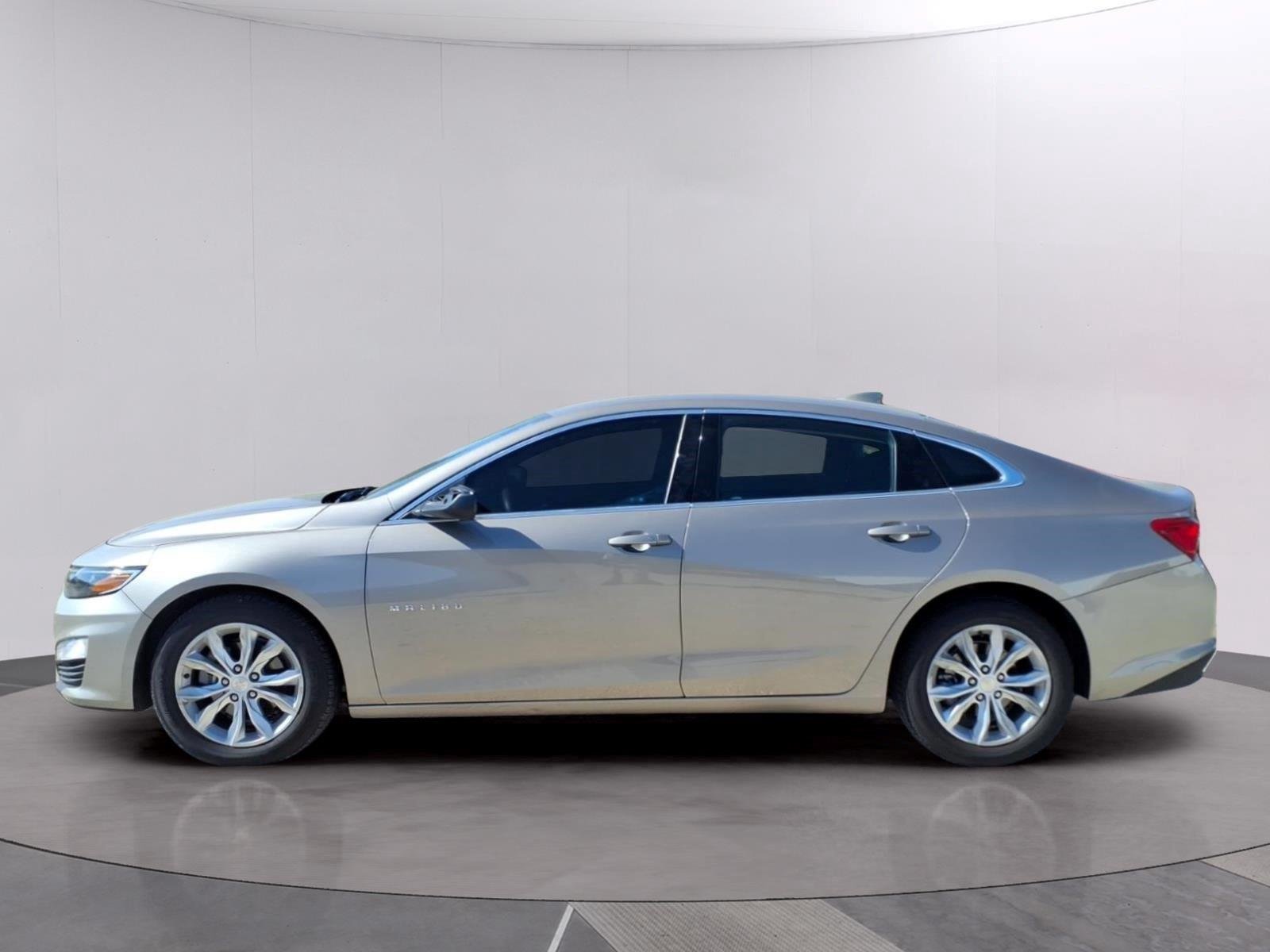 Used 2024 Mineral Gray Metallic Chevrolet 1LT image 2