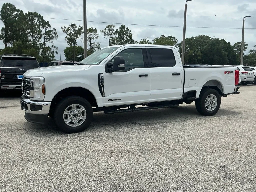 Used 2025 White Ford XLT image 3