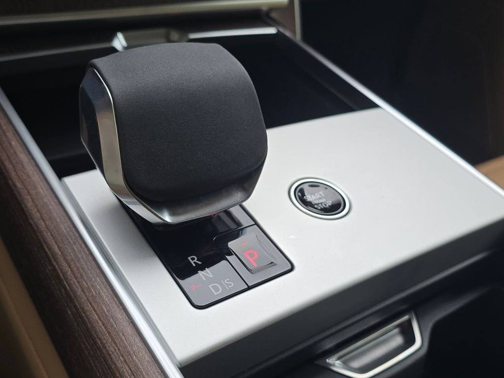 New 2026 Fuji White Land Rover SE image 35