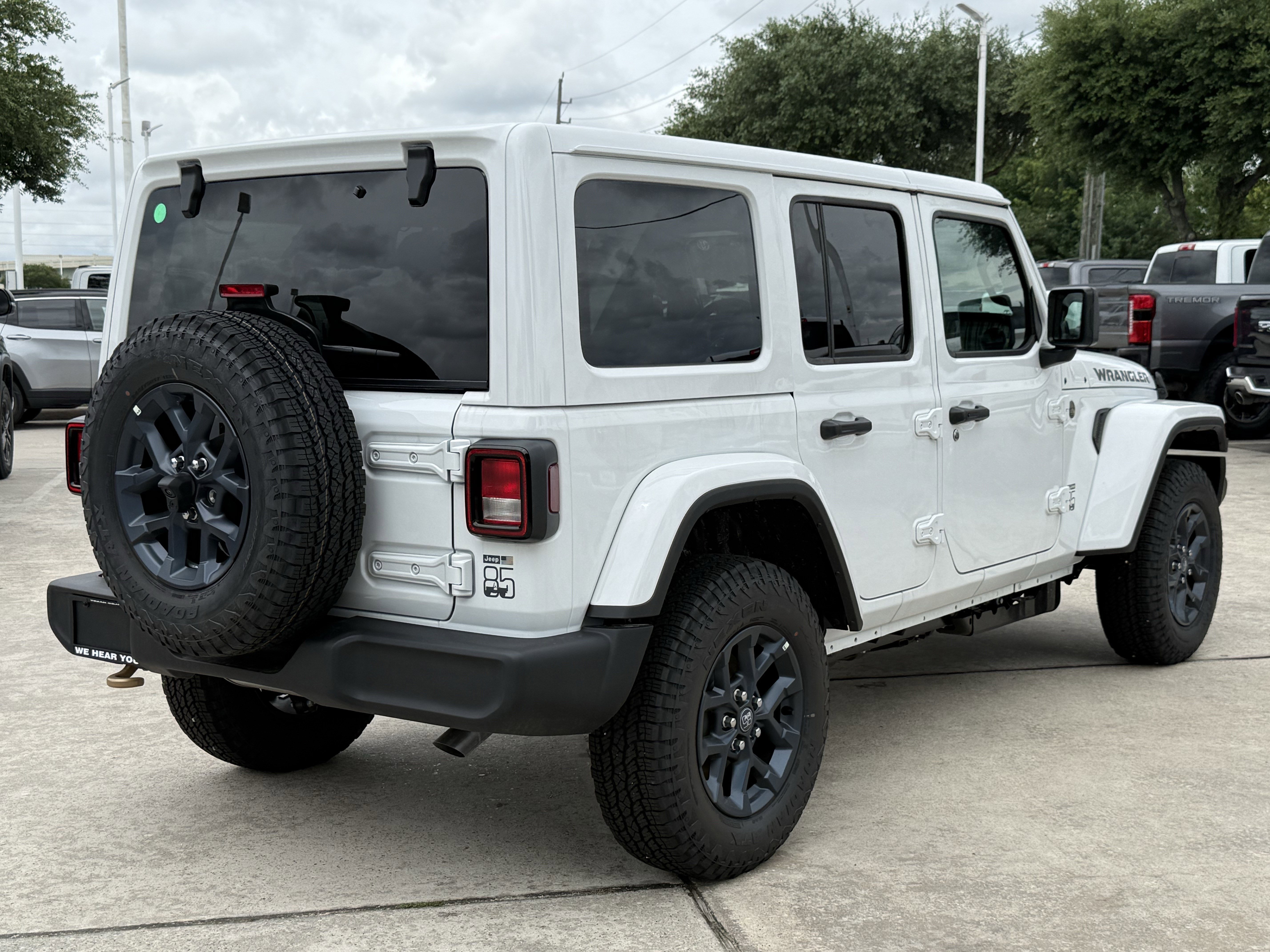 New 2026 Bright White Clear-Coat Exterior Paint Jeep 85th Anniversary image 4