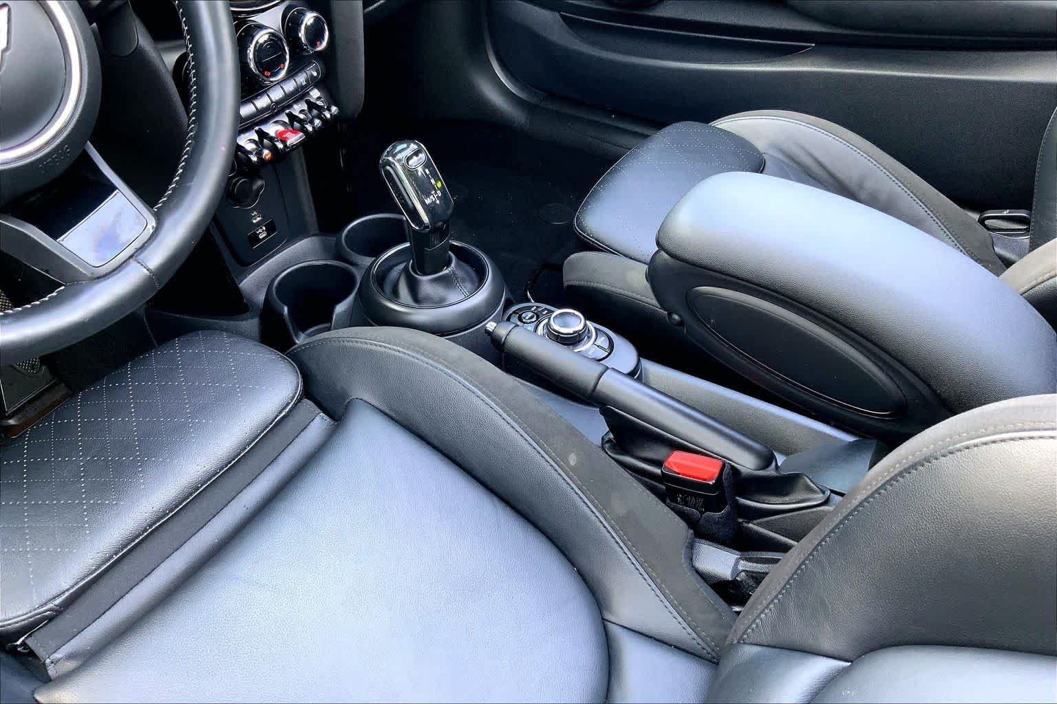 Used 2022 White Silver Metallic MINI Cooper S image 16