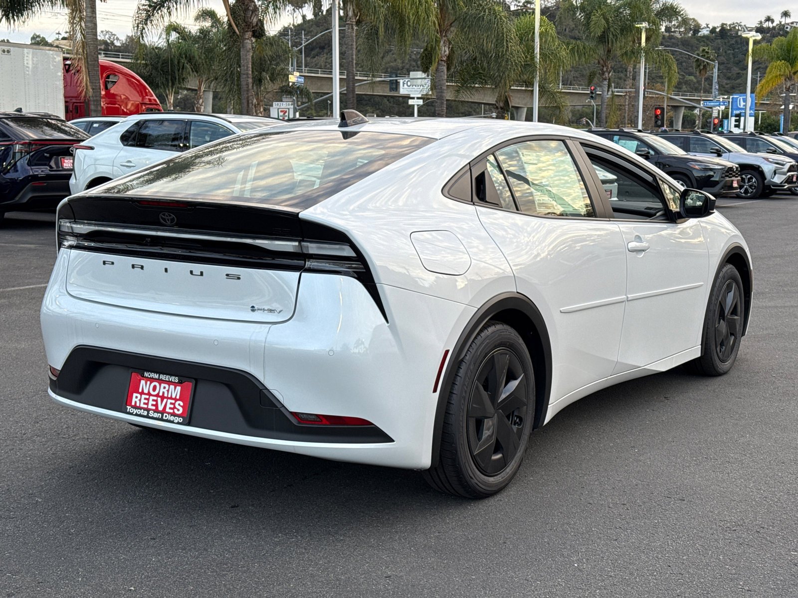 New 2026 Wind Chill Pearl <sup>1</sup> Toyota  SE image 8