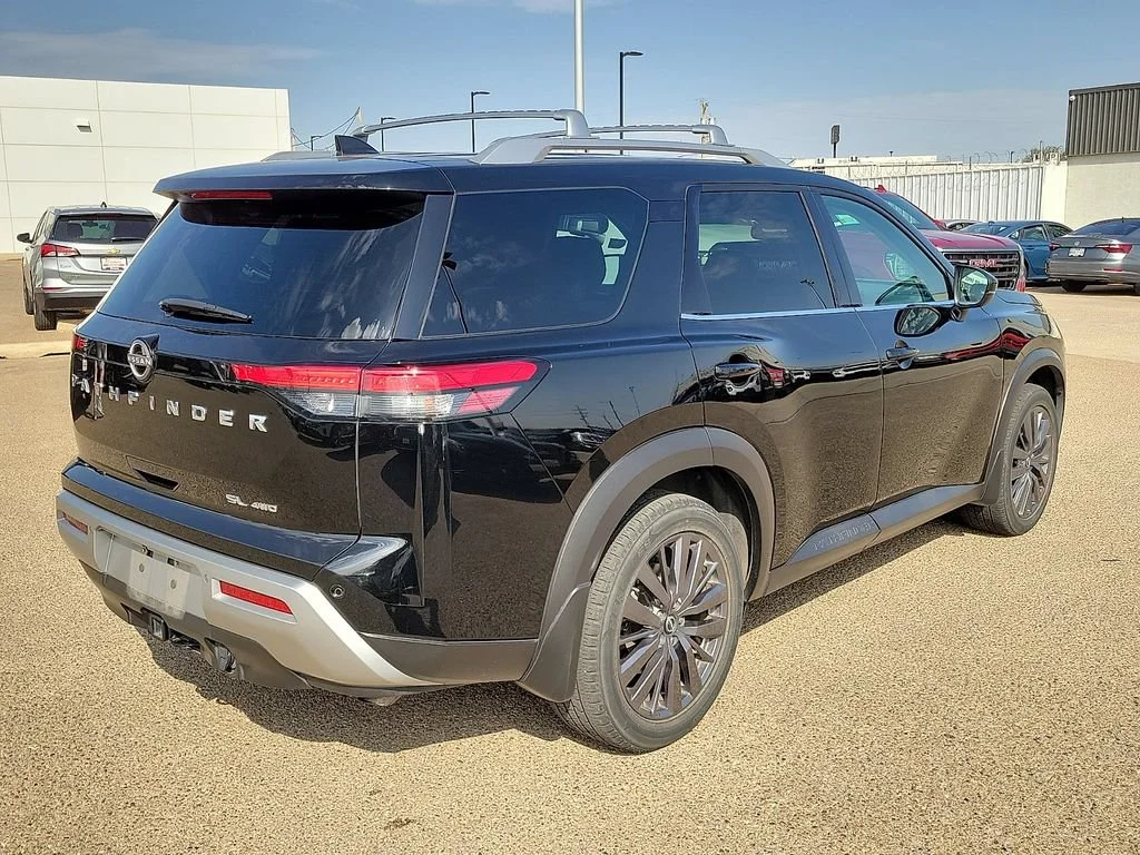 Used 2022  Nissan SL image 10