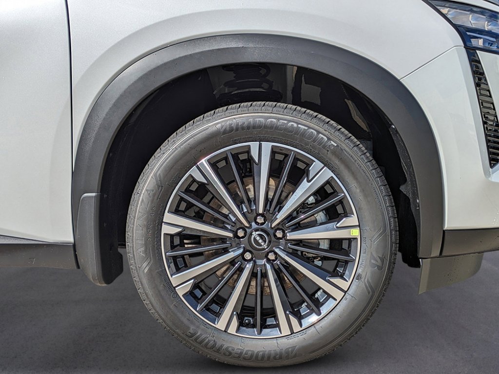 New 2026 Everest White Pearl Tricoat Nissan Platinum image 9