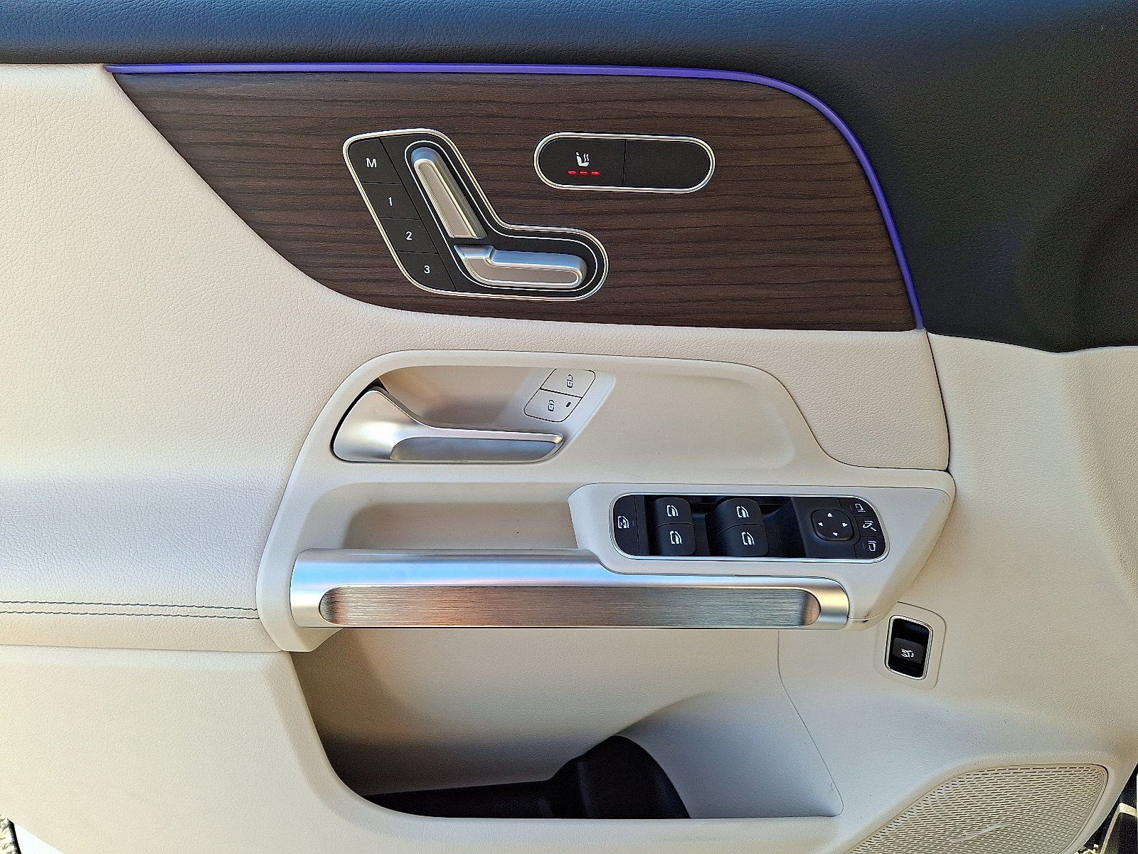 New 2026 Polar White Mercedes-Benz GLB 250 image 7