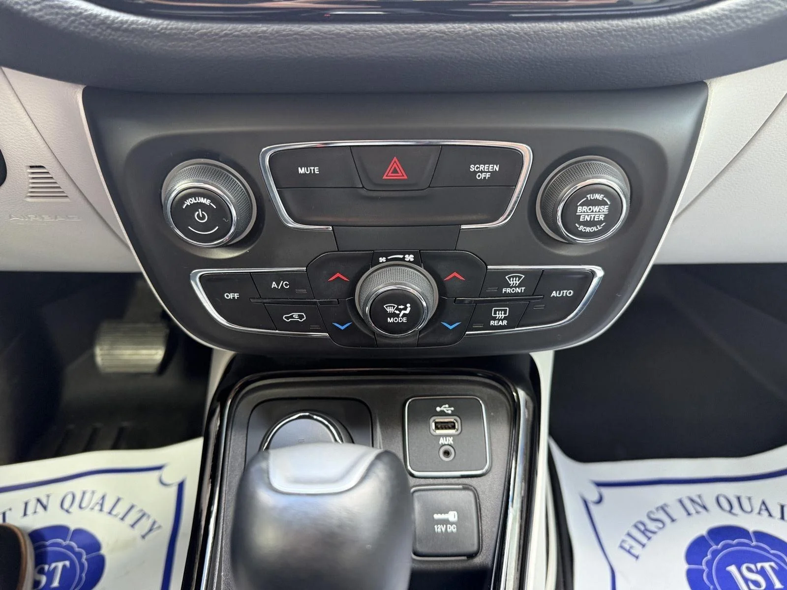 Used 2018 Granite Crystal Metallic Clearcoat Jeep Limited image 24