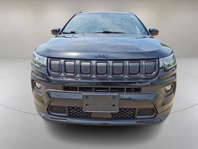 Used 2022 Black Jeep Latitude image 3