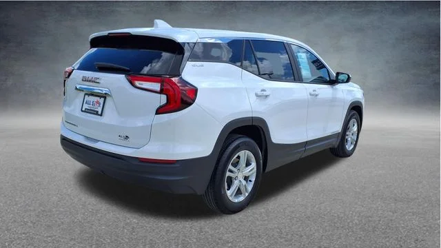 Used 2023 White GMC SLE image 9