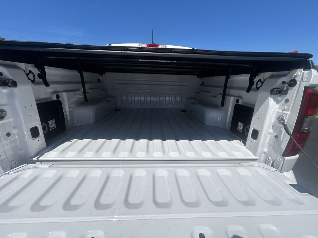 Used 2025 White Ford Lobo Standard image 30
