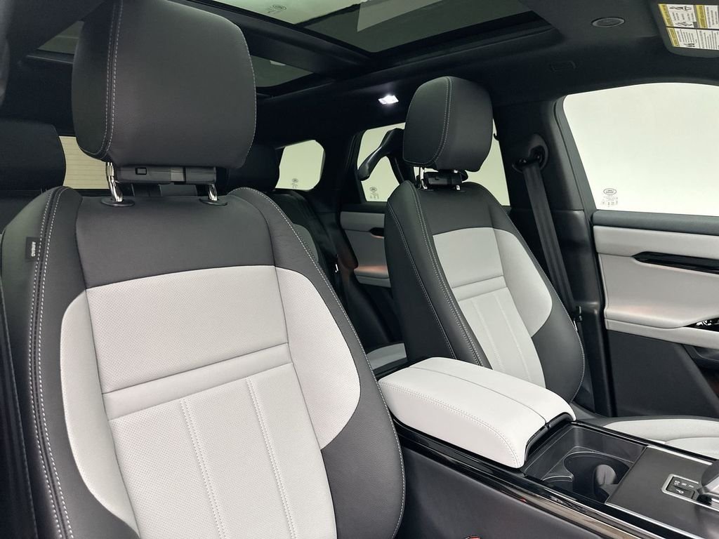 New 2026 Ostuni Pearl White Land Rover  image 6