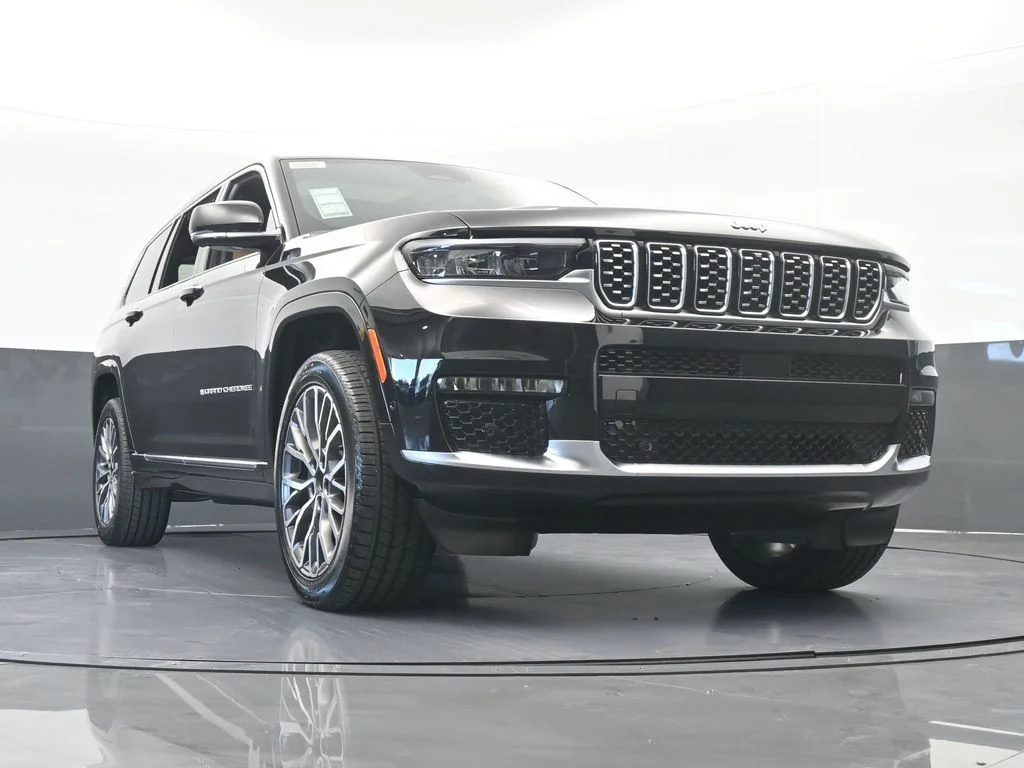 New 2025 Diamond Black Crystal Pearl-Coat Exterior Paint Jeep Summit image 63