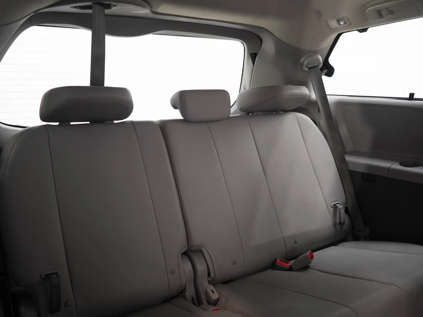 Used 2017 White Toyota XLE image 13