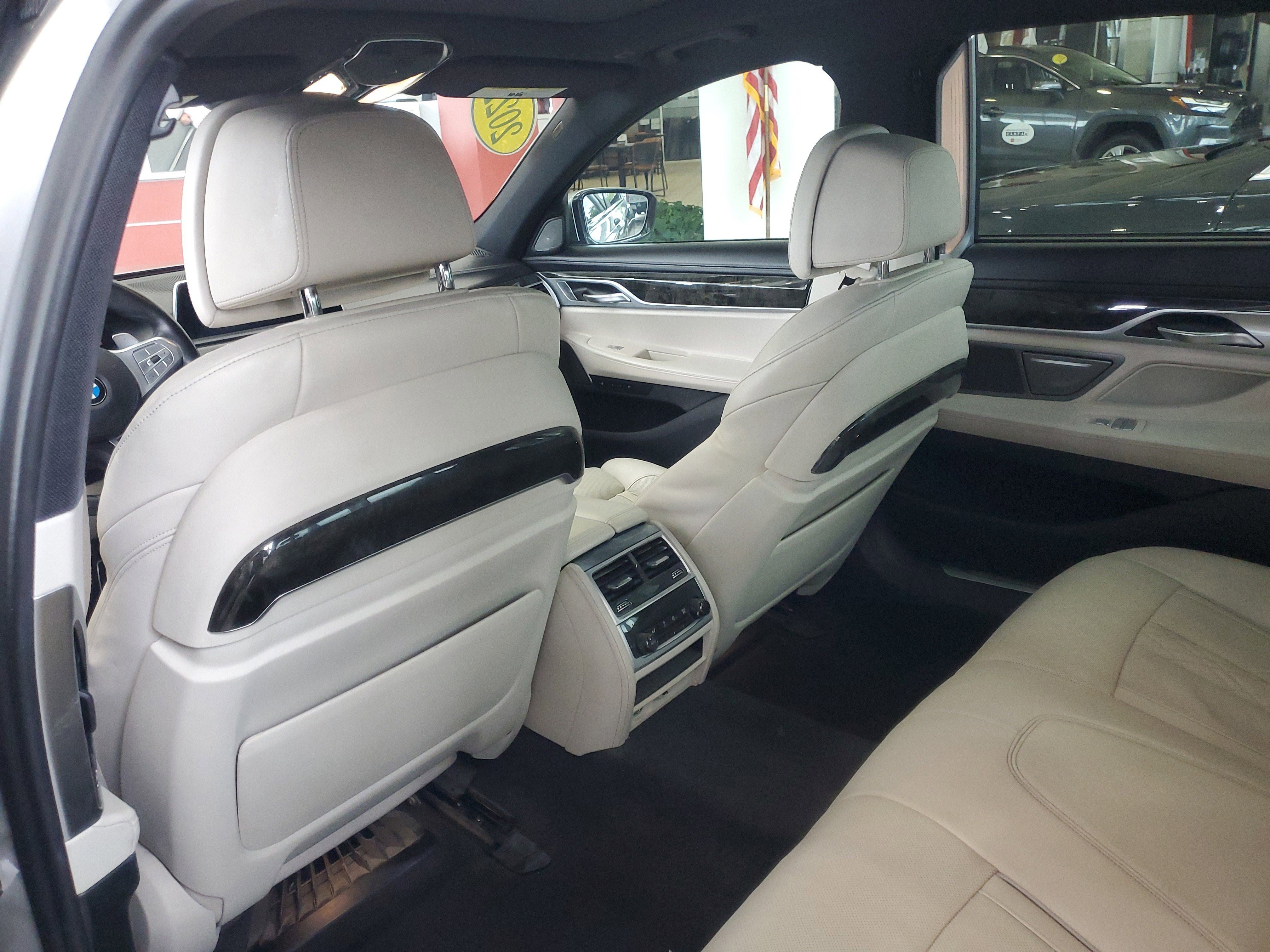 Used 2022 Donington Gray Metallic BMW 750i xDrive image 10