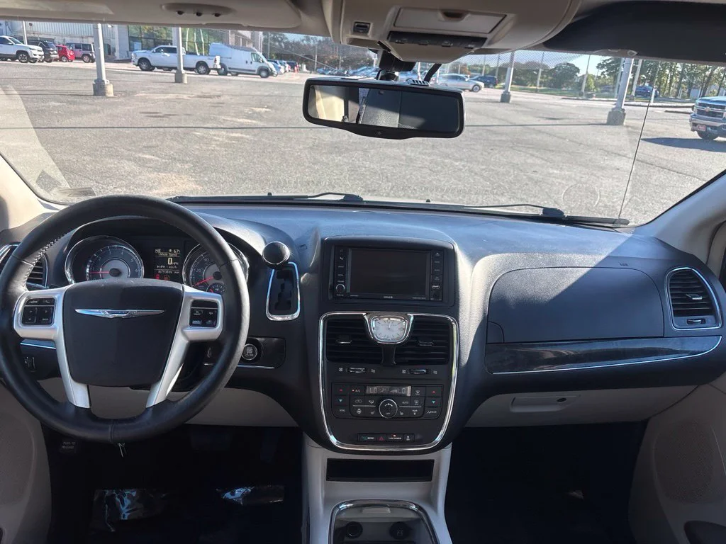 Used 2016 Beige Chrysler Touring-L image 24