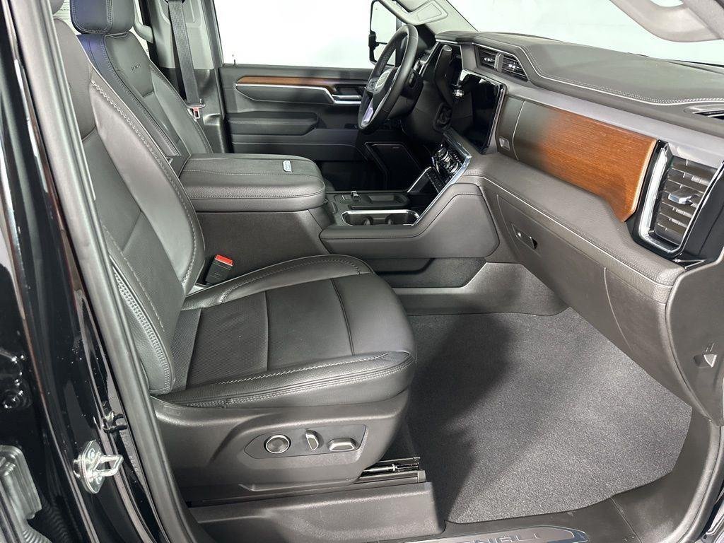 Used 2025 Onyx Black GMC Denali image 18