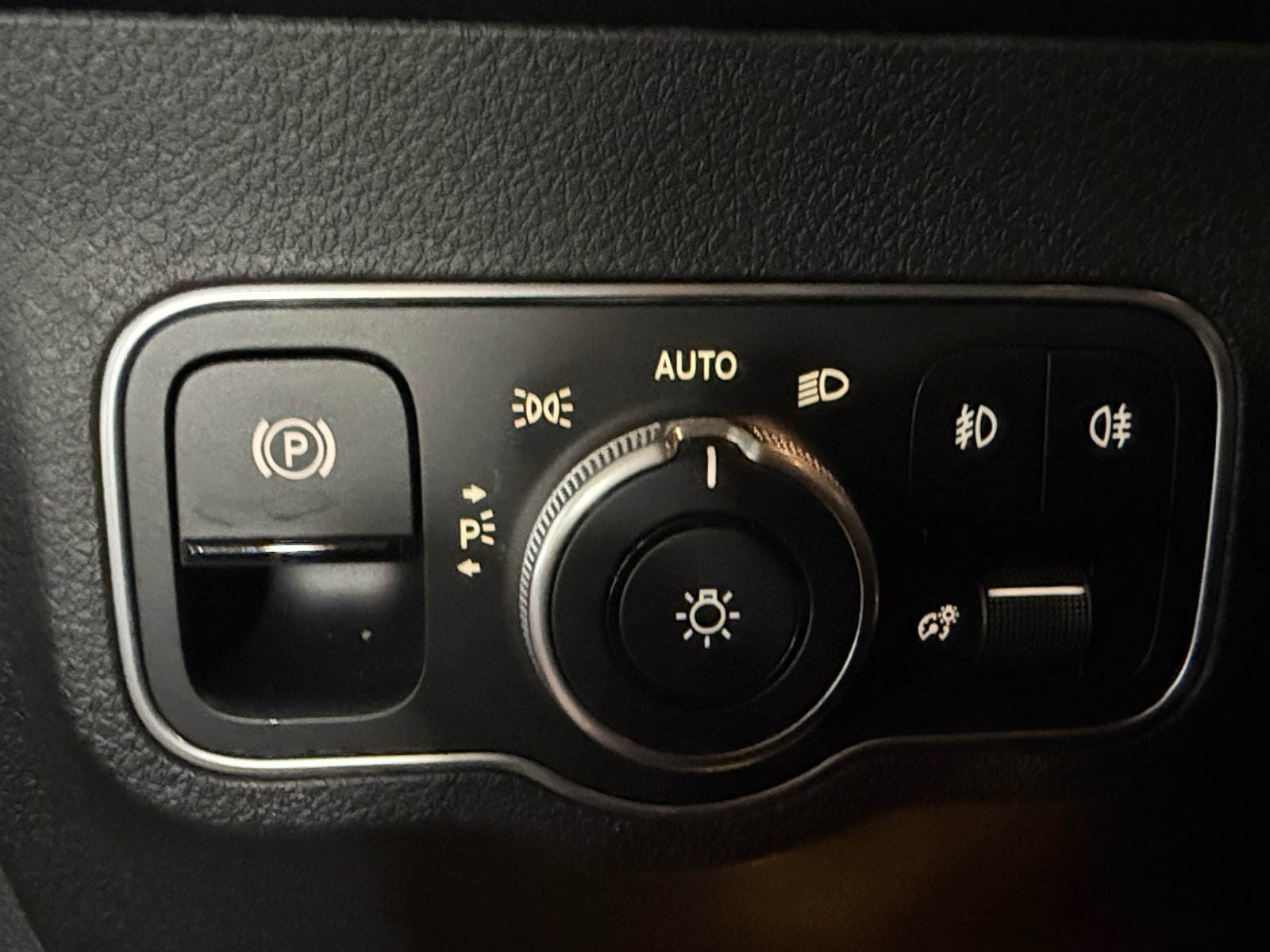 Used 2026 Black Mercedes-Benz GLB 250 image 20