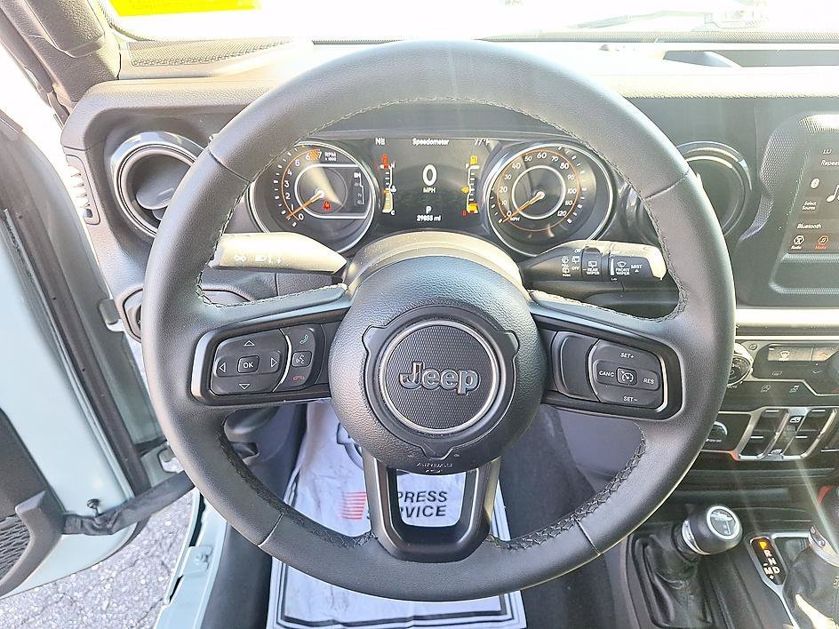 Used 2023 Earl Clearcoat Jeep Sport Altitude image 13