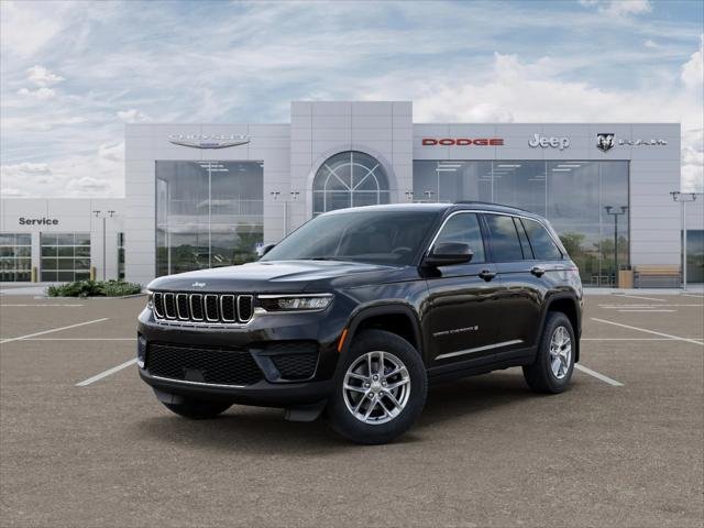 New 2026 Diamond Black Crystal Pearl-Coat Exterior Paint Jeep Laredo X image 27