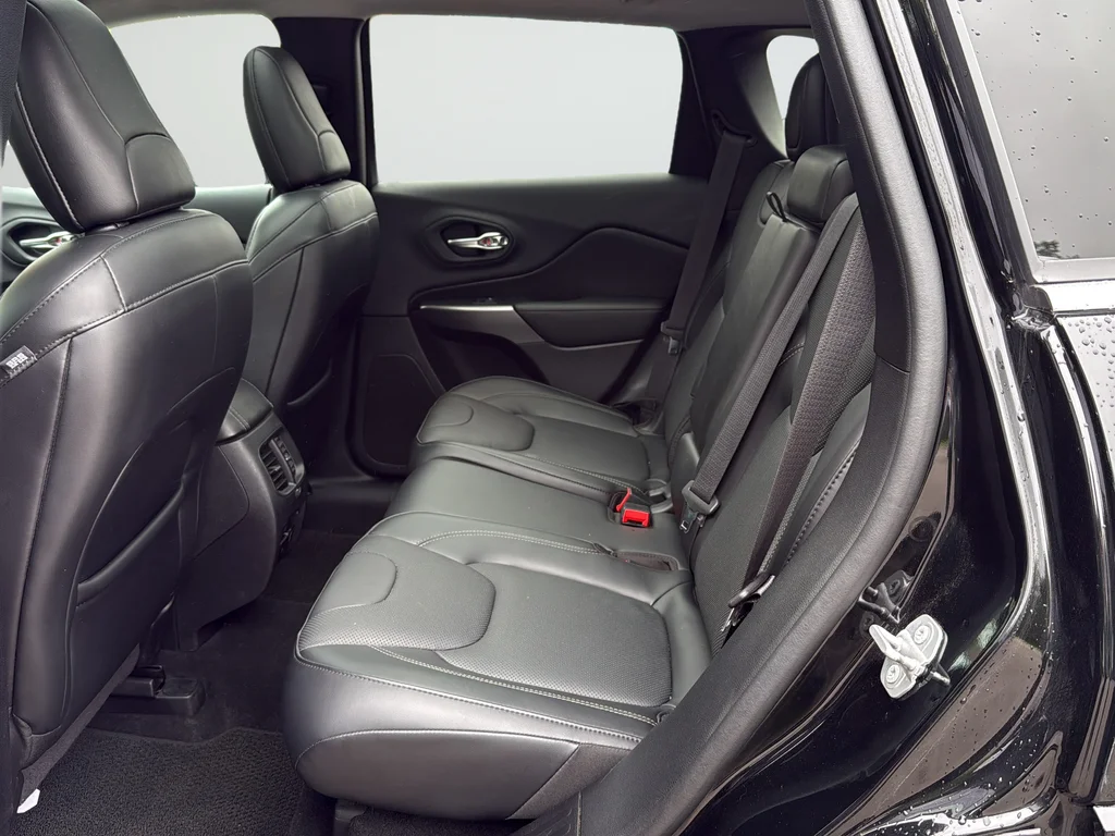Used 2019 Black Jeep Overland image 23