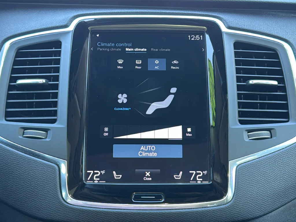 Used 2021 Blue Volvo T6 Momentum image 18