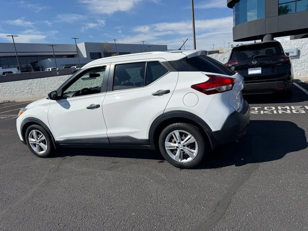 Used 2018 White Nissan S image 19