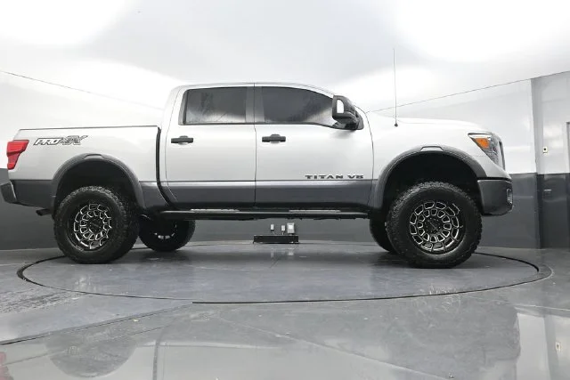 Used 2018 Silver Nissan PRO-4X image 38