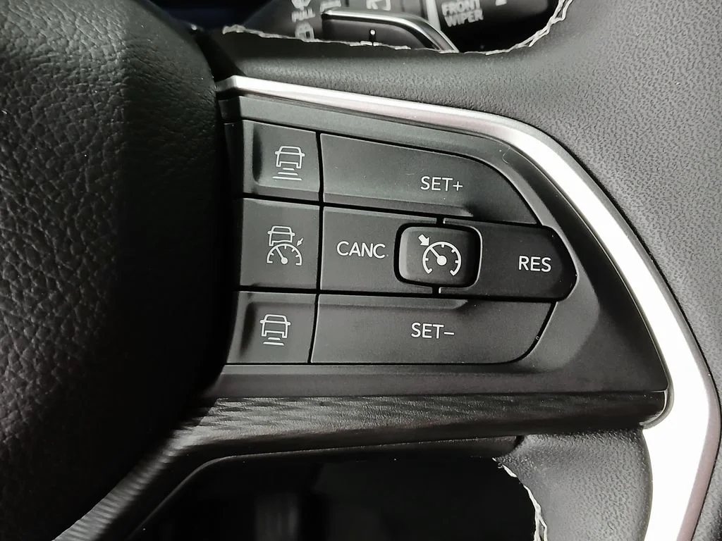 Used 2025 Black Jeep Laredo image 31