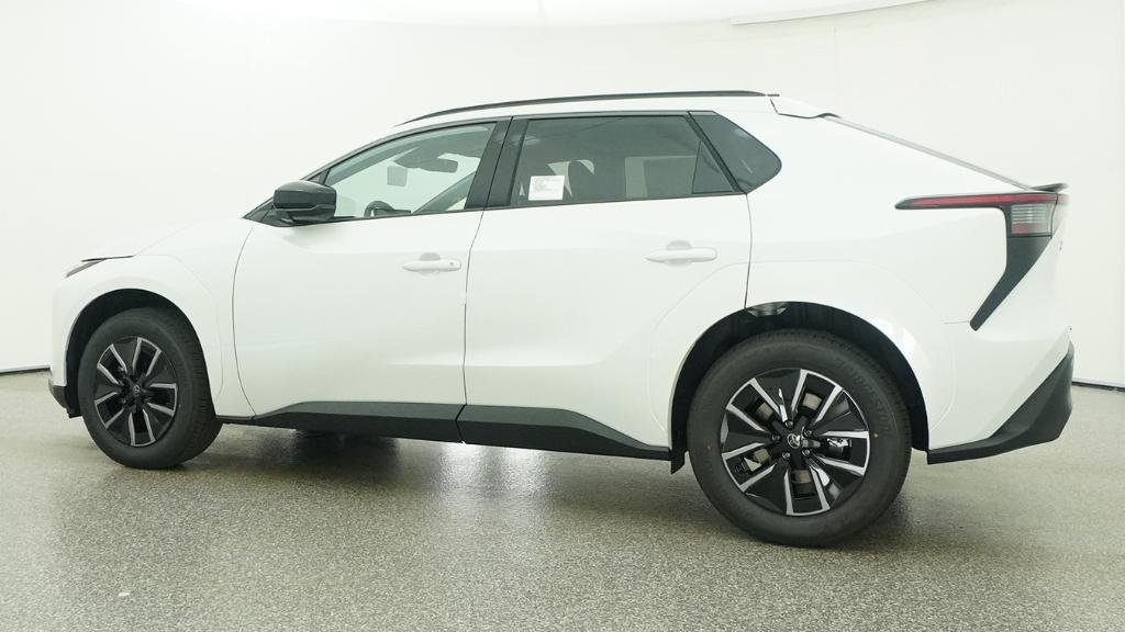 New 2026 Wind Chill Pearl Toyota XLE image 5