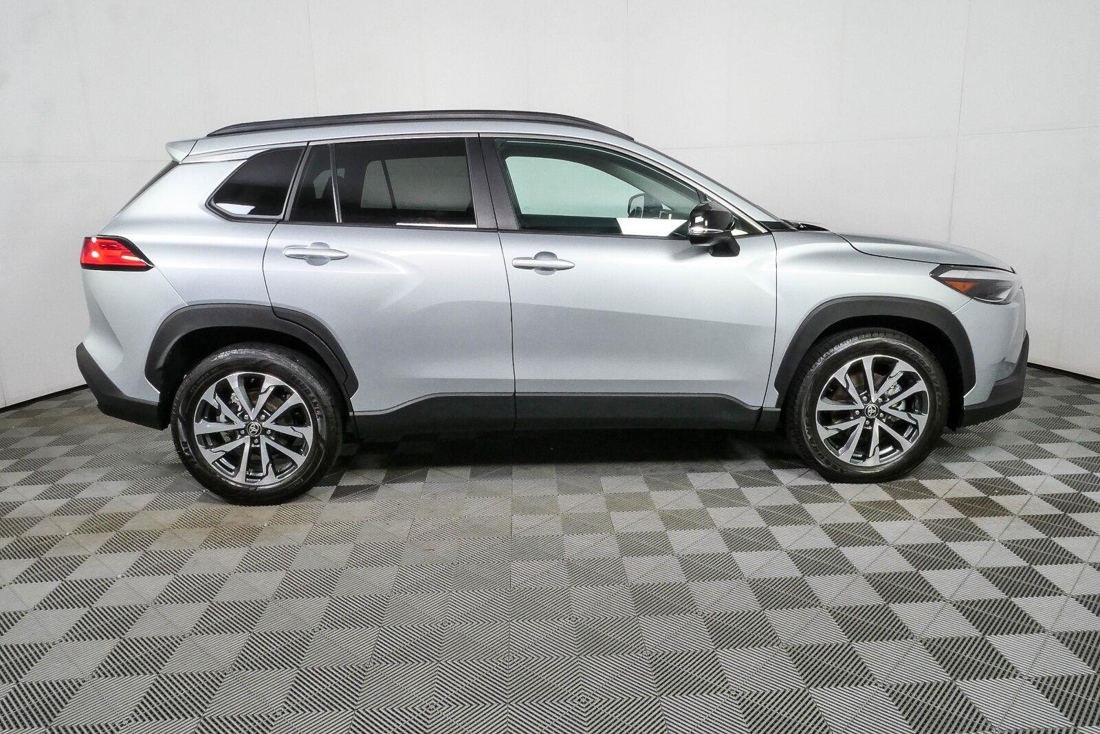 Used 2025 Sonic Silver Toyota XLE image 2