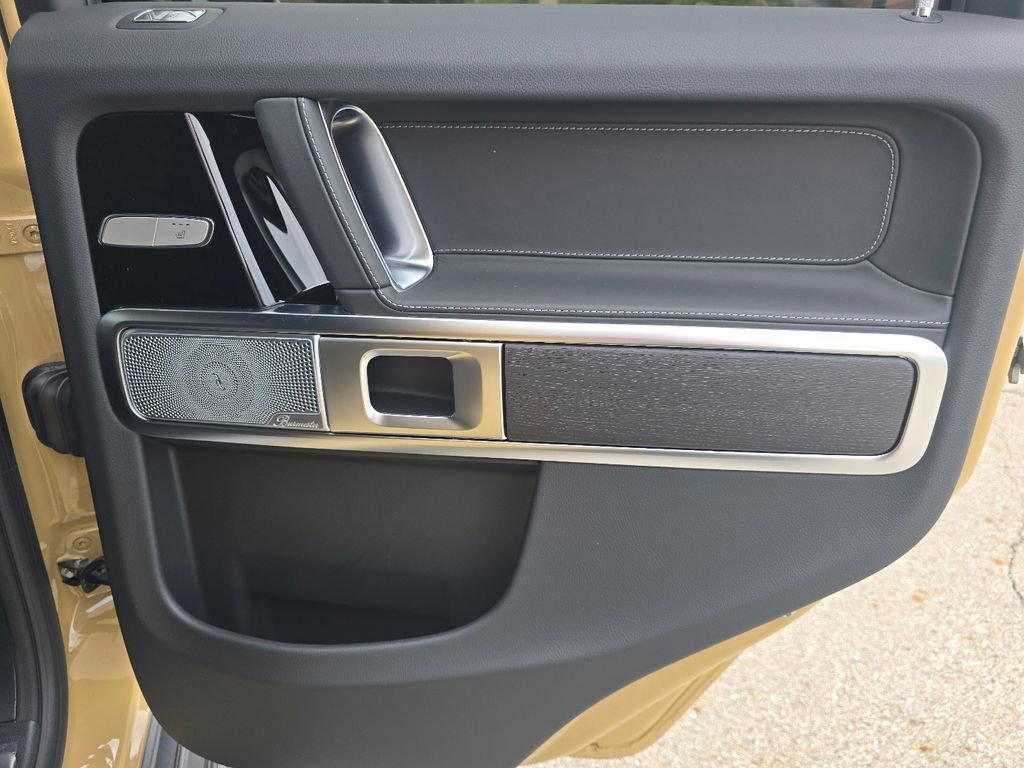 New 2026 MANUFAKTUR Desert Sand non-metallic Mercedes-Benz G 550 image 60