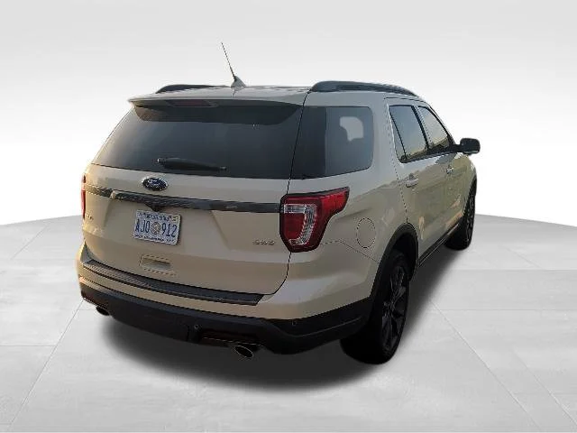 Used 2018 Silver Ford XLT image 3