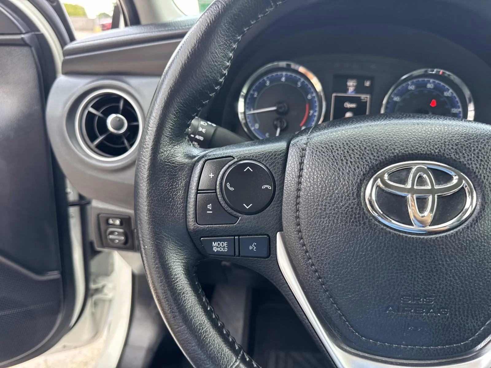 Used 2019 Super White Toyota LE image 22