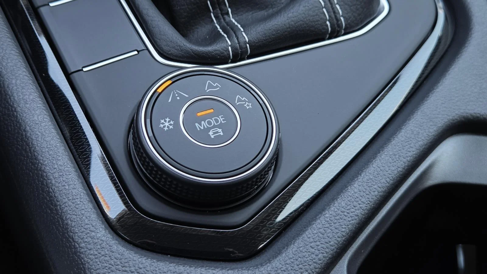 2025 Volkswagen Taos SE - Photo 35