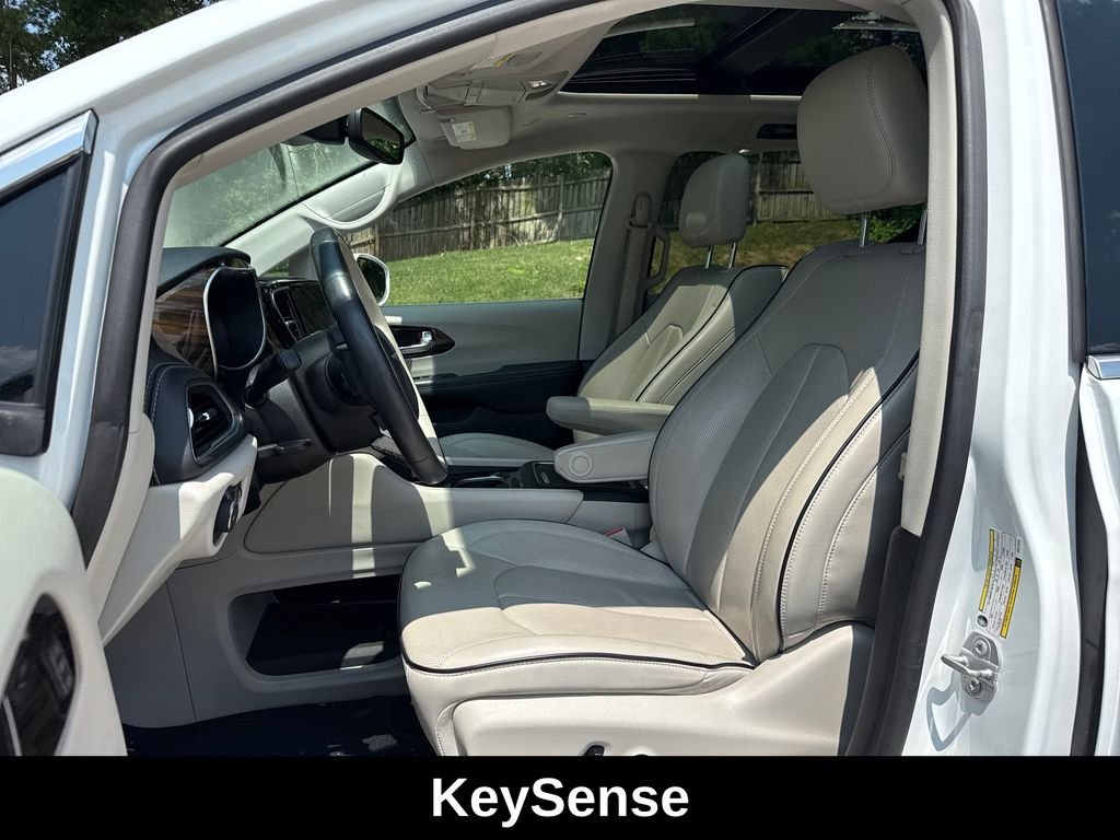 Used 2021 White Chrysler Limited image 12