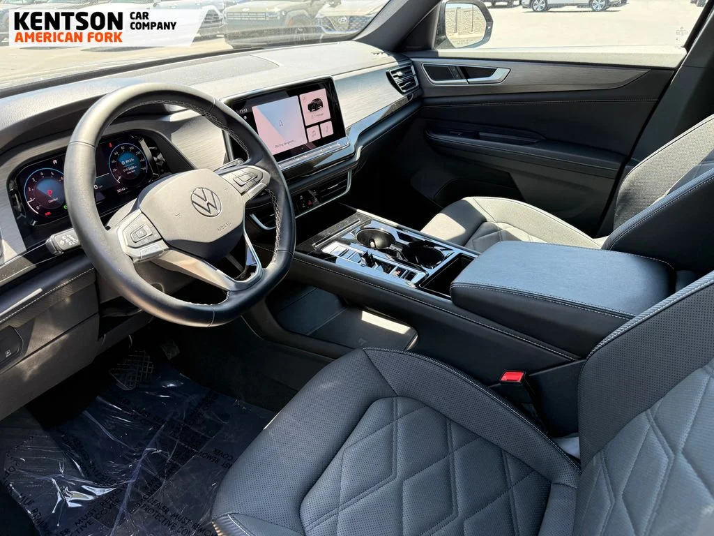 Used 2025 Black Volkswagen 2.0T SE w/Technology image 27