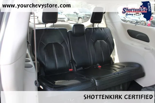Used 2022 Gray Chrysler Touring L image 17