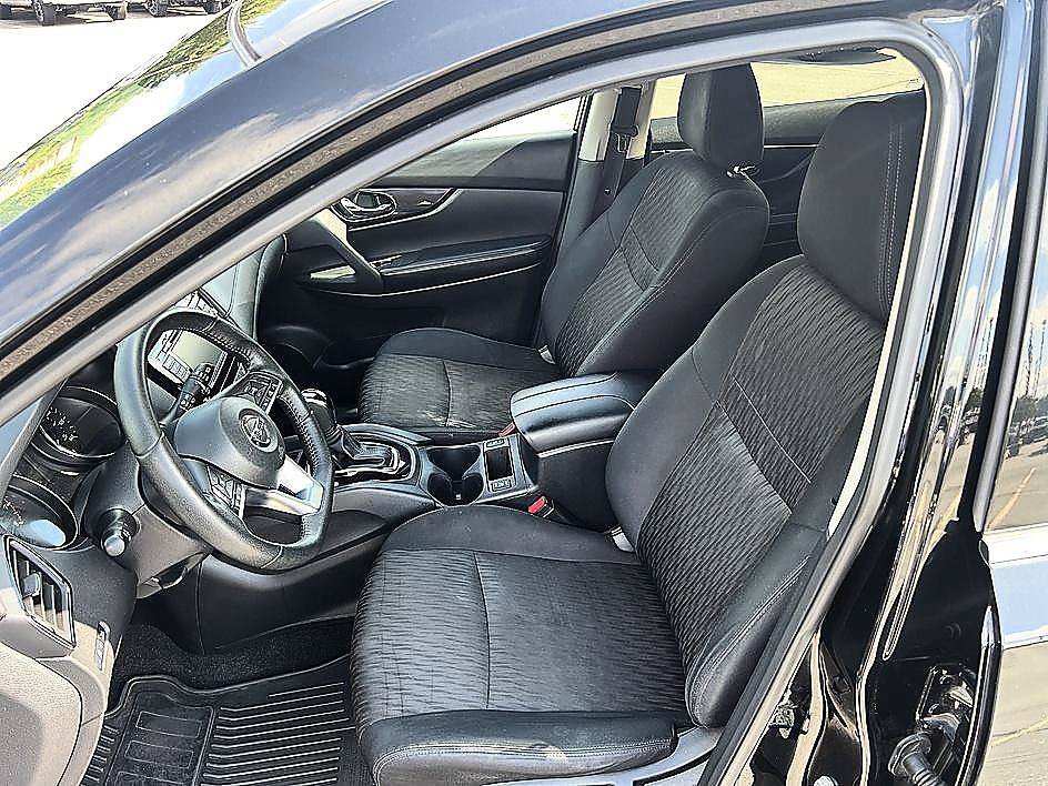 Used 2019 Magnetic Black Pearl Nissan S image 13