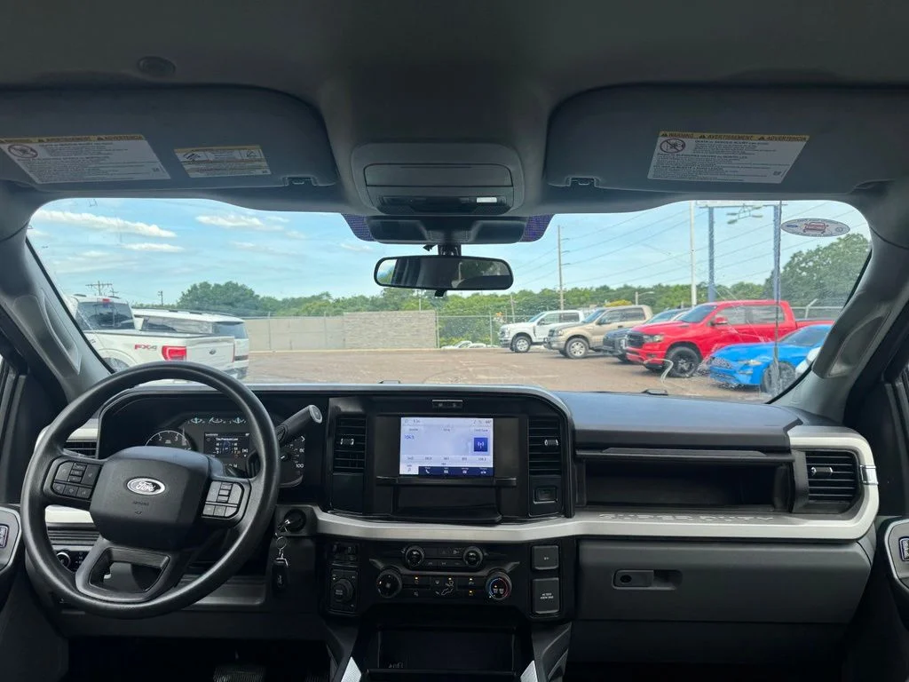 Used 2025 Oxford White Ford XLT image 10