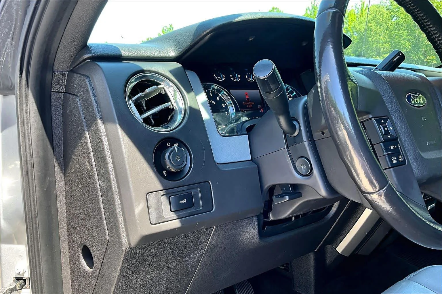 Used 2014 Ingot Silver Metallic Ford XLT image 36