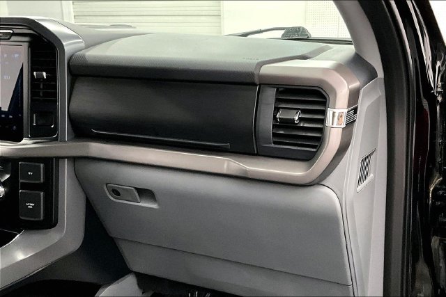 Used 2024 Agate Black Metallic Ford XLT image 18