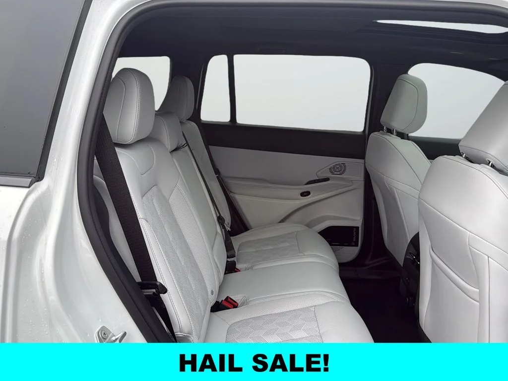 New 2026 Bright White Clear-Coat Exterior Paint Jeep Overland image 14