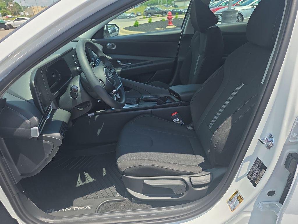 New 2026 White Hyundai SE image 11