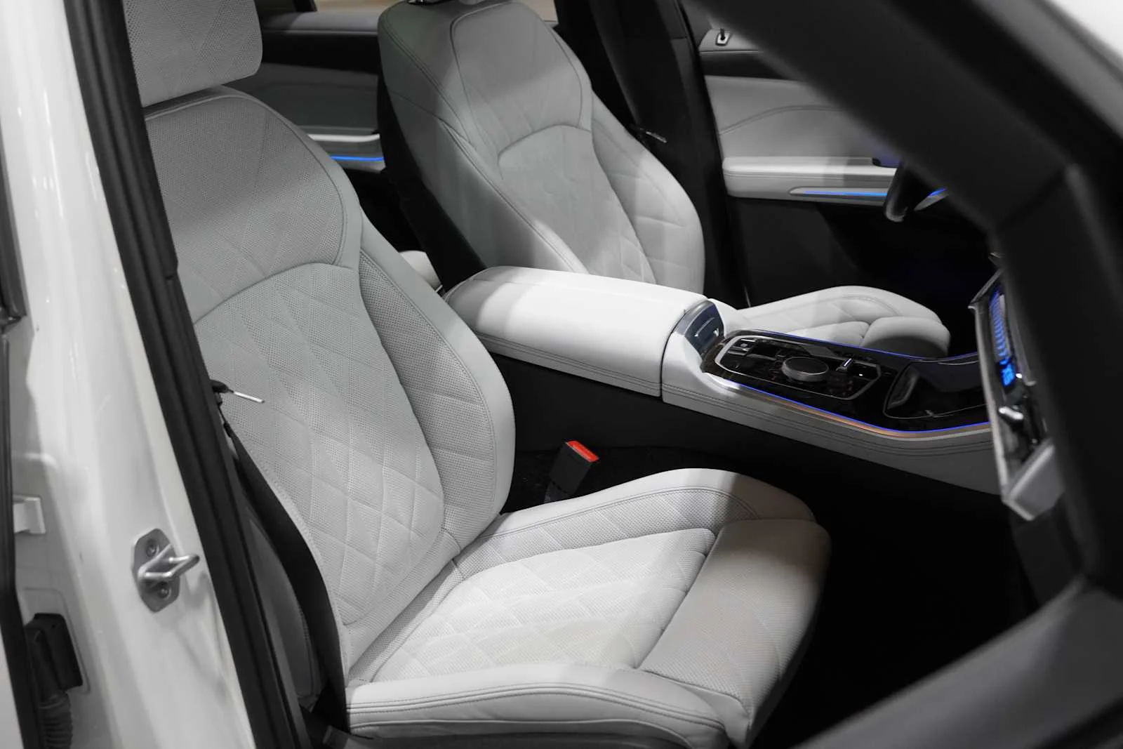 Certified Used 2025 Alpine White BMW xDrive40i image 12