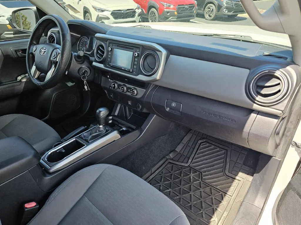 Used 2017 White Toyota SR5 image 9