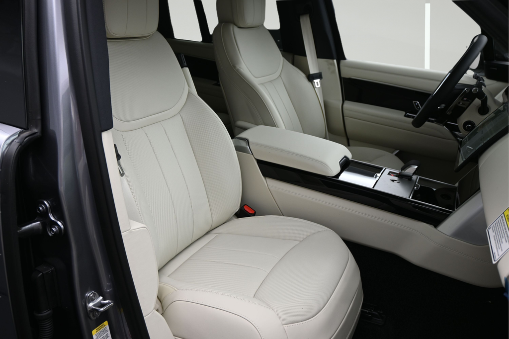 New 2026 Eiger Grey LAND ROVER SE image 9